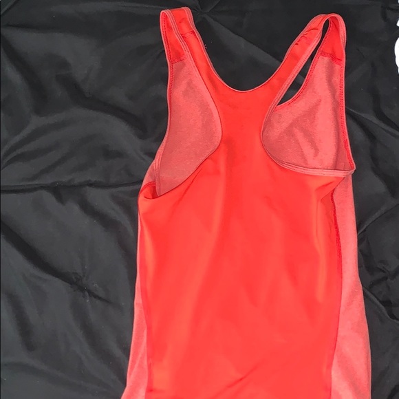 Coral Nike workout top - Picture 2 of 2